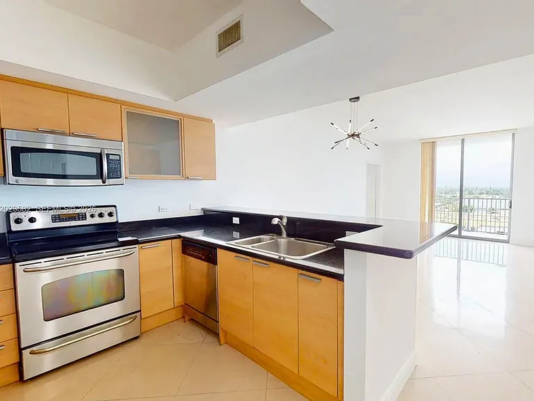 140 S Dixie Hwy #907 — Photo 2