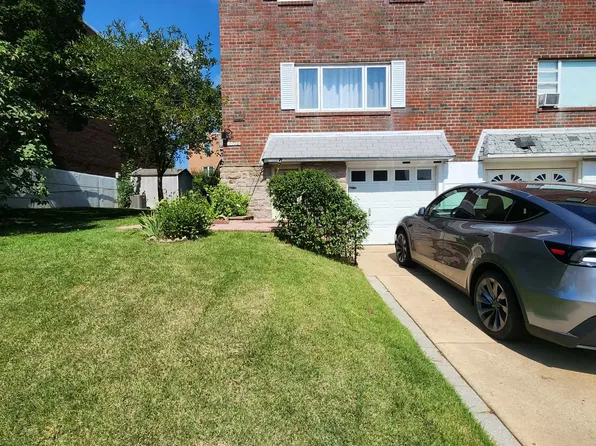 11702 Lockart Rd, Philadelphia, PA 19116