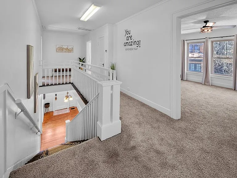 210 E Dobbs St — Photo 27