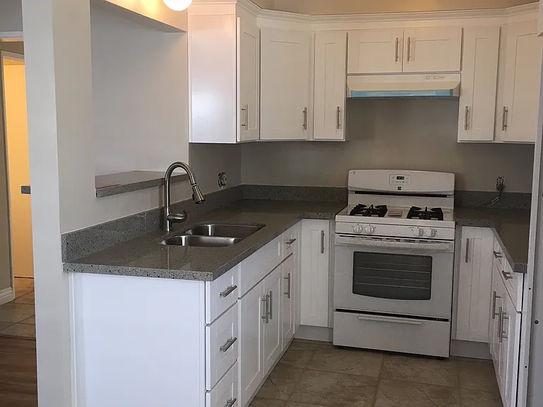 116 N Pacific Ave #3 — Photo 3