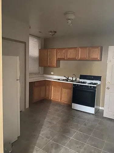 537 W 31st St #2R Photo 1