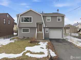 6 Cherry St, Edison, NJ 08817