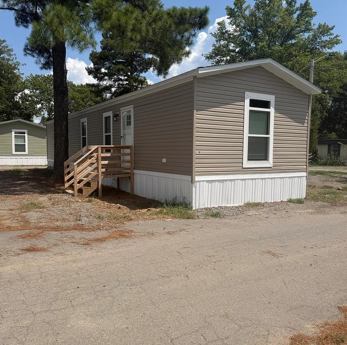 475 E Robins St — Photo 1