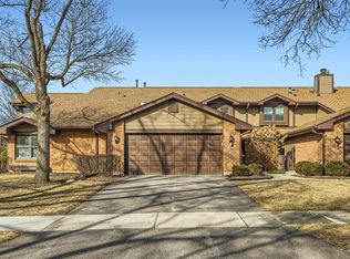 116 White Birch Ln, Westmont, IL