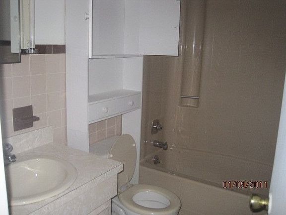 4th image of 1179 Evergreen Ave