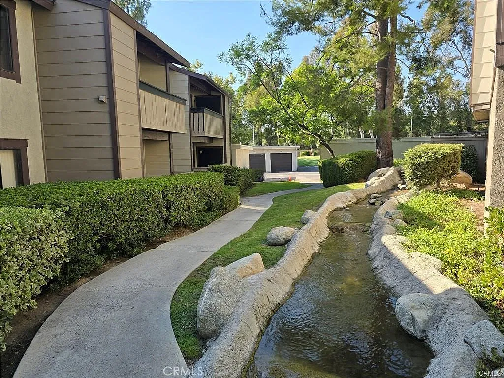 1 bed, 686 sqft, $2,590 — Photo 2