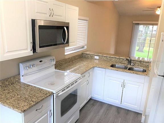 4th image of 12125 Walden Woods Dr