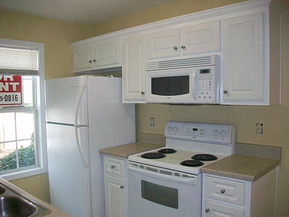 3rd image of 555 Southern Hills Dr