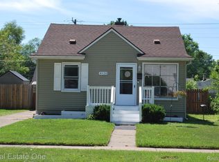 4520 Gloria St, Wayne, MI 48184