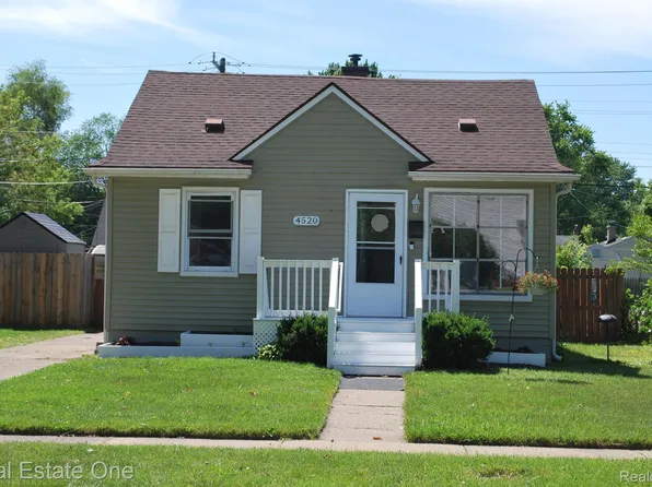 4520 Gloria St, Wayne, MI 48184
