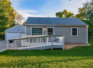 4305 SW Stratford Rd, Topeka, KS 66604