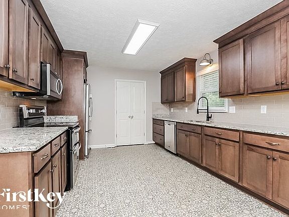 5th image of 3431 Mary Ave