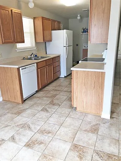 606 Georgia St — Photo 2