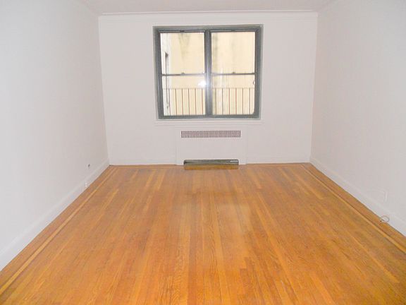 2nd image of 8 E 48th St APT 5D