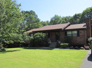 208 Pinewood Dr, Shady Spring, WV 25918