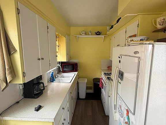 5th image of 334 Cornell Dr