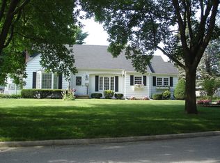 315 Derbyshire Rd, Waterloo, IA 50701