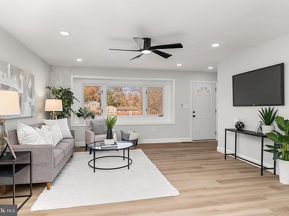 3rd image of 1600 Samantha Ct