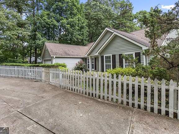 3rd image of 22 Maddox Rd SE