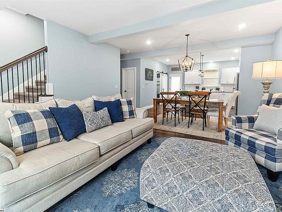 5th image of 4005 Yellow Birch Ln