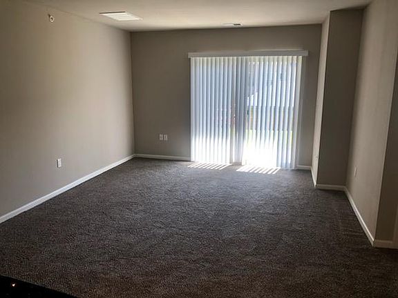3rd image of 5323 S 119th Plz APT 204