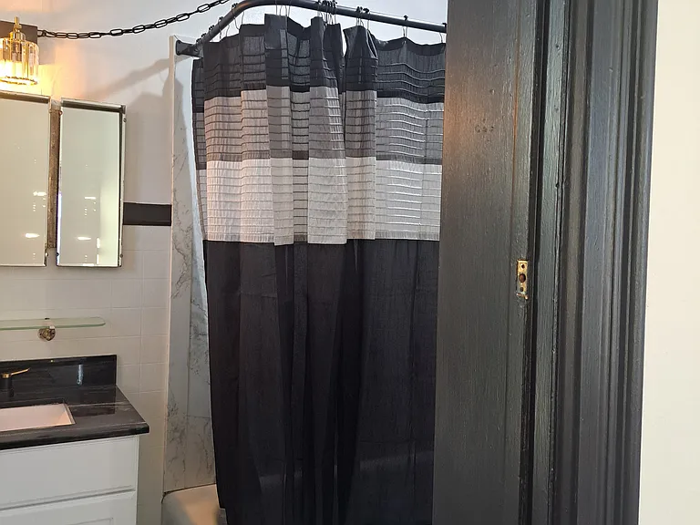 718 W Stephenson St #3 — Photo 7