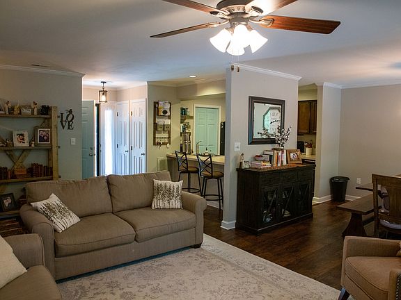 3rd image of 408 Sweetgum Dr #20-B