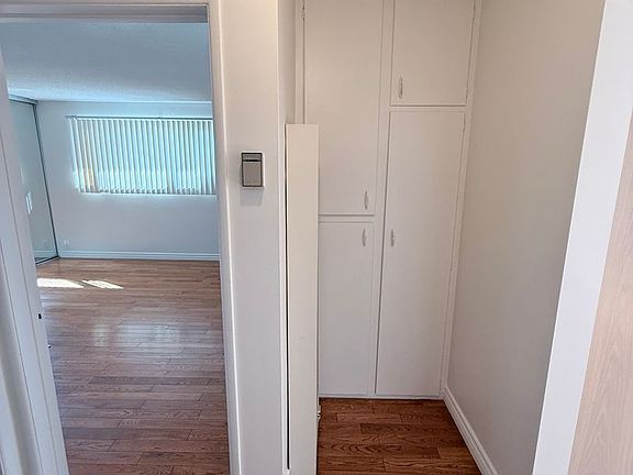 5th image of 4432 Franklin Ave #8