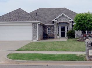 1613 SW 32nd St, Moore, OK 73160