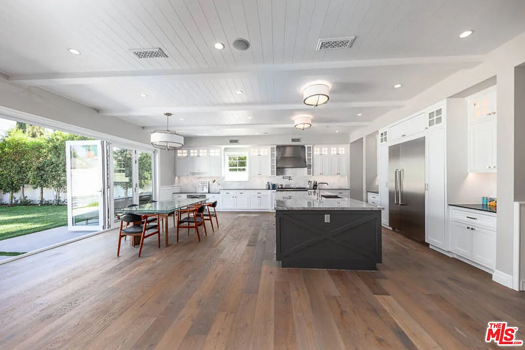 5 bed, 6.0 bath, 5068 sqft, $15,950 — Photo 4