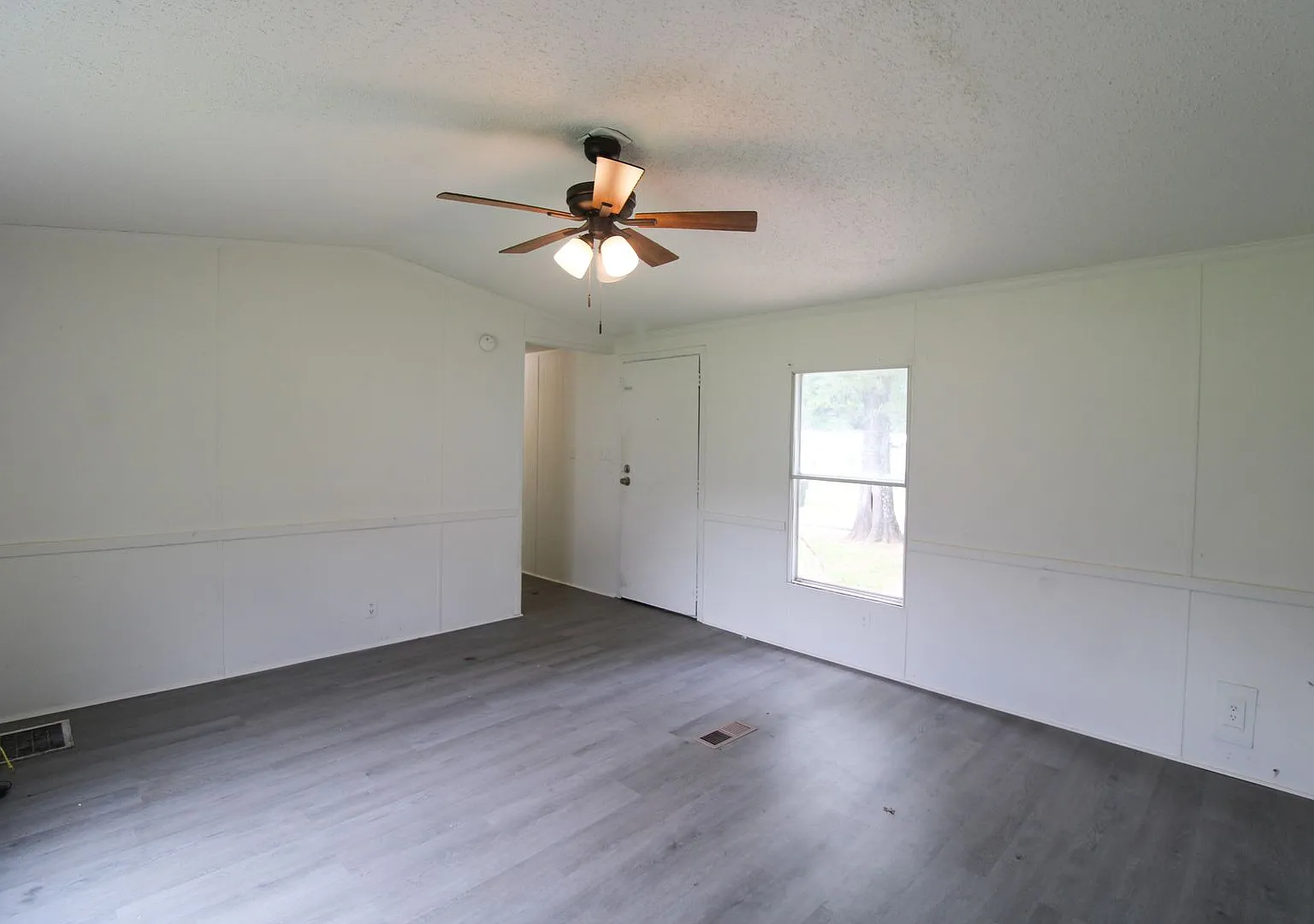 No Security Deposit! — Photo 2