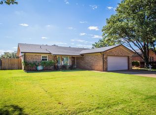 3605 Red Oak Ln, Plainview, TX 79072