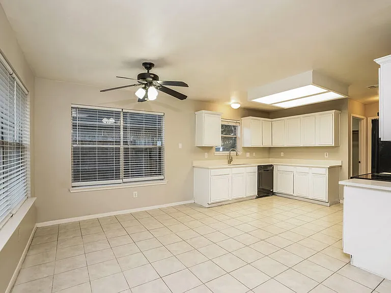 2803 Green Hollow Ct — Photo 7