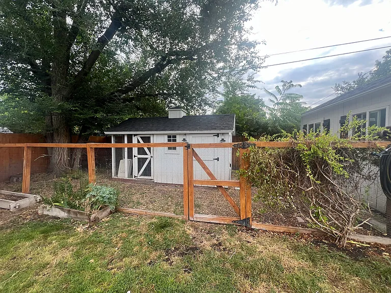 1725 S Lake St — Photo 20