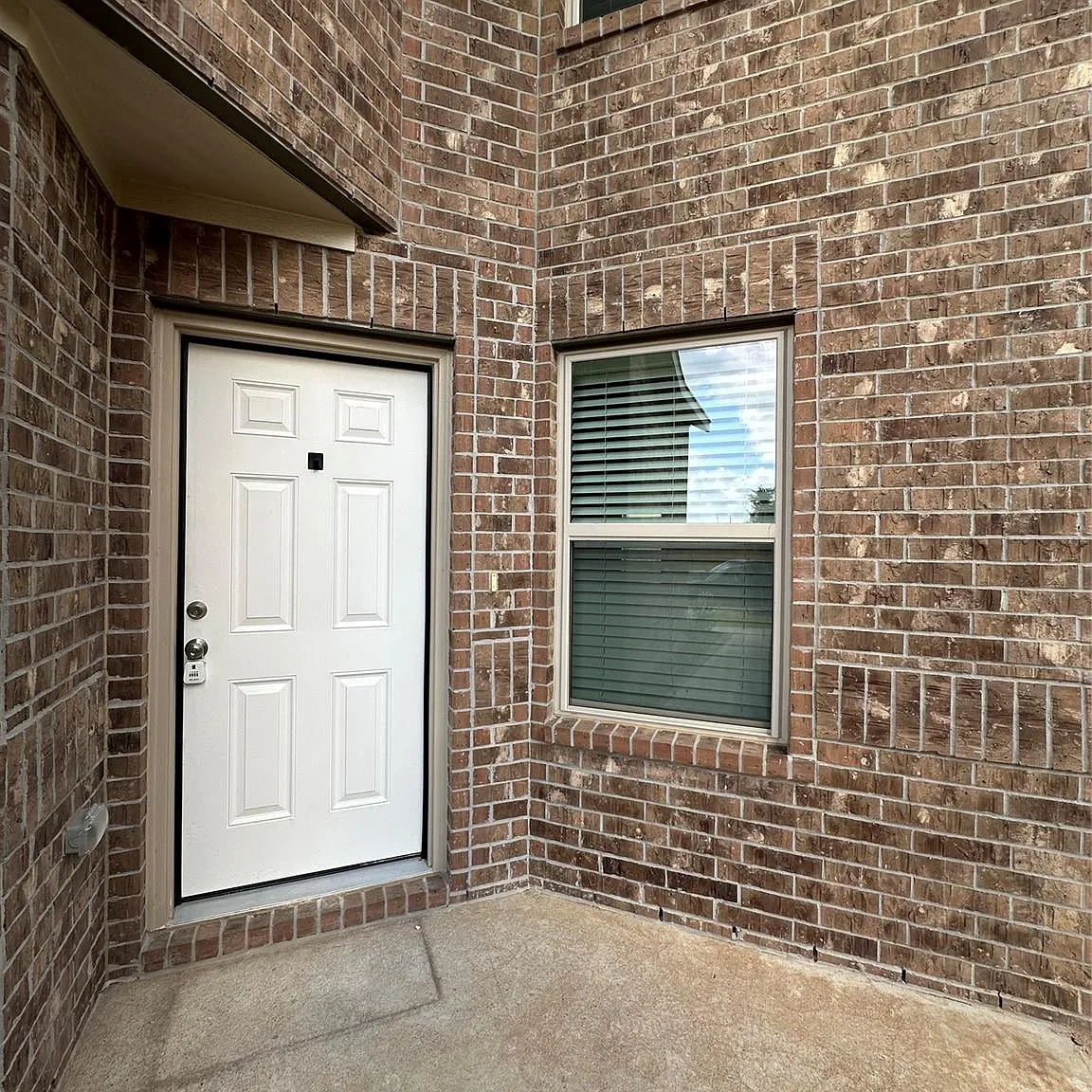 4 bed, 2.5 bath, 1834 sqft, $2,100 — Photo 4