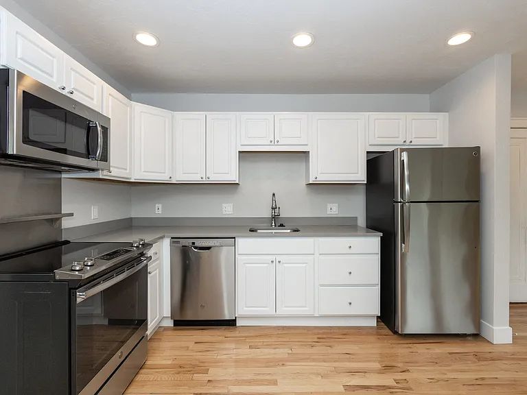 777 N Corona St — Photo 30