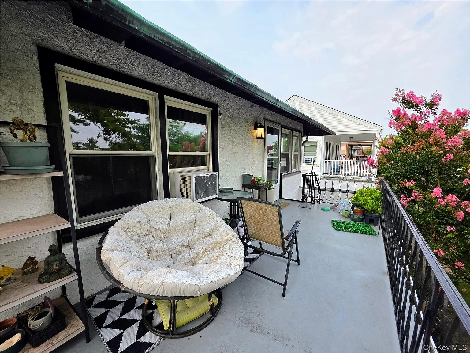 3 bed, 2.0 bath, 2364 sqft, $4,100 — Photo 3