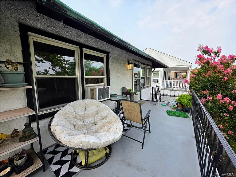 537 E Chester St — Photo 3