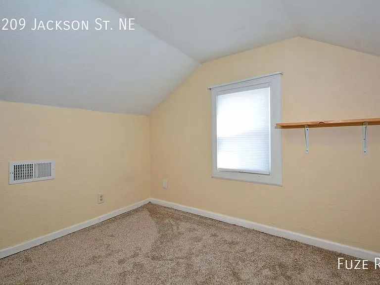 2209 Jackson St NE — Photo 14