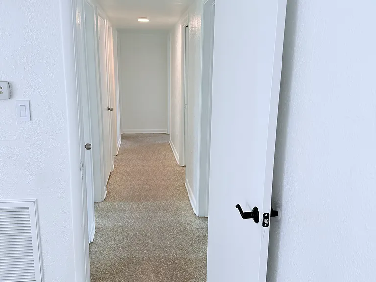213 Thomas Dr — Photo 11