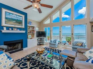 1355 Oahu Dr, Tiki Island, TX 77554
