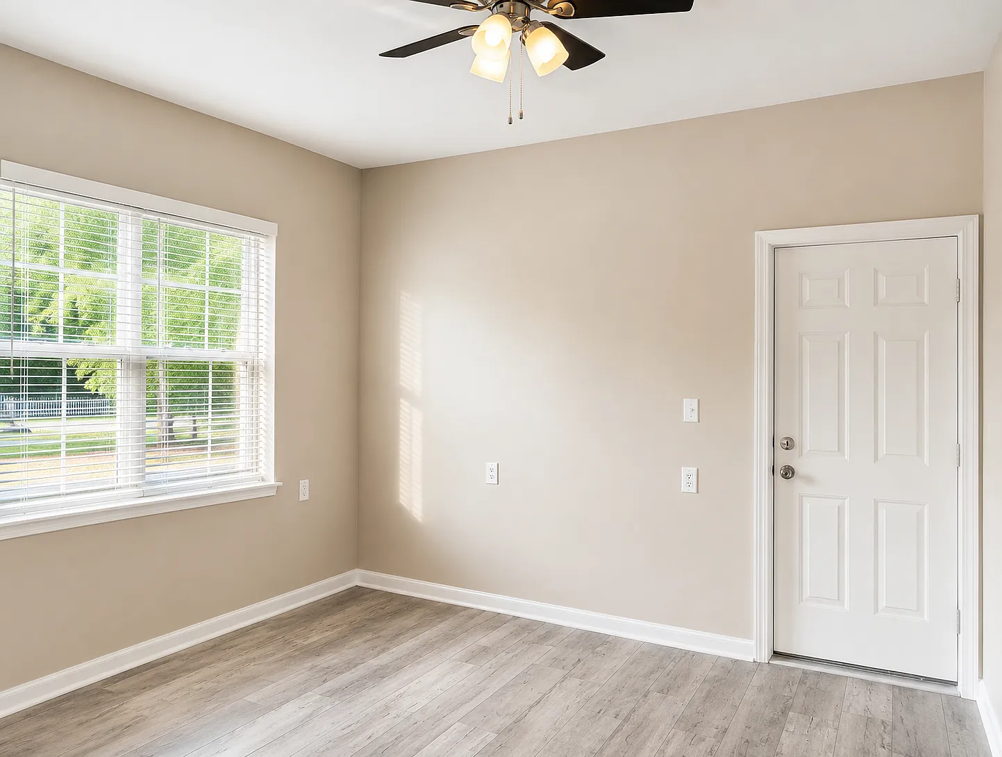 2 bed, 750 sqft, $795 — Photo 2