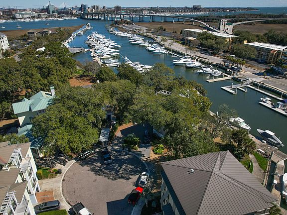 3rd image of 23 Transom Ct