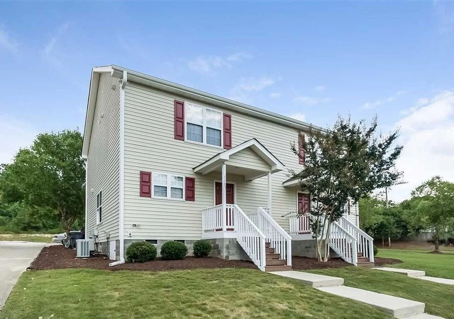 Three Bedroom Home! — Photo 2