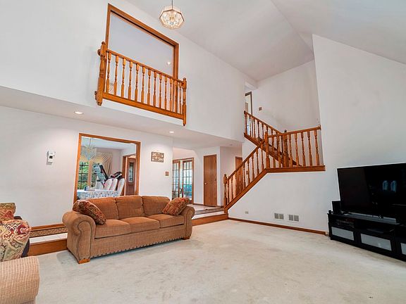 5th image of 16725 Meadowcrest Dr