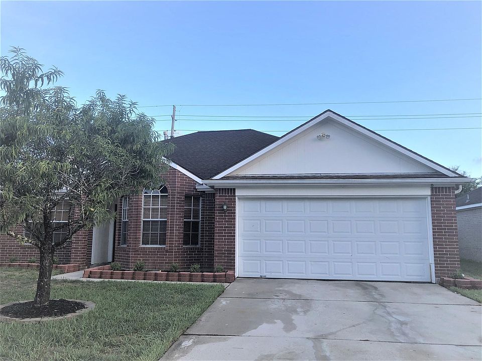 1st image of 18523 Spinney Lane Dr