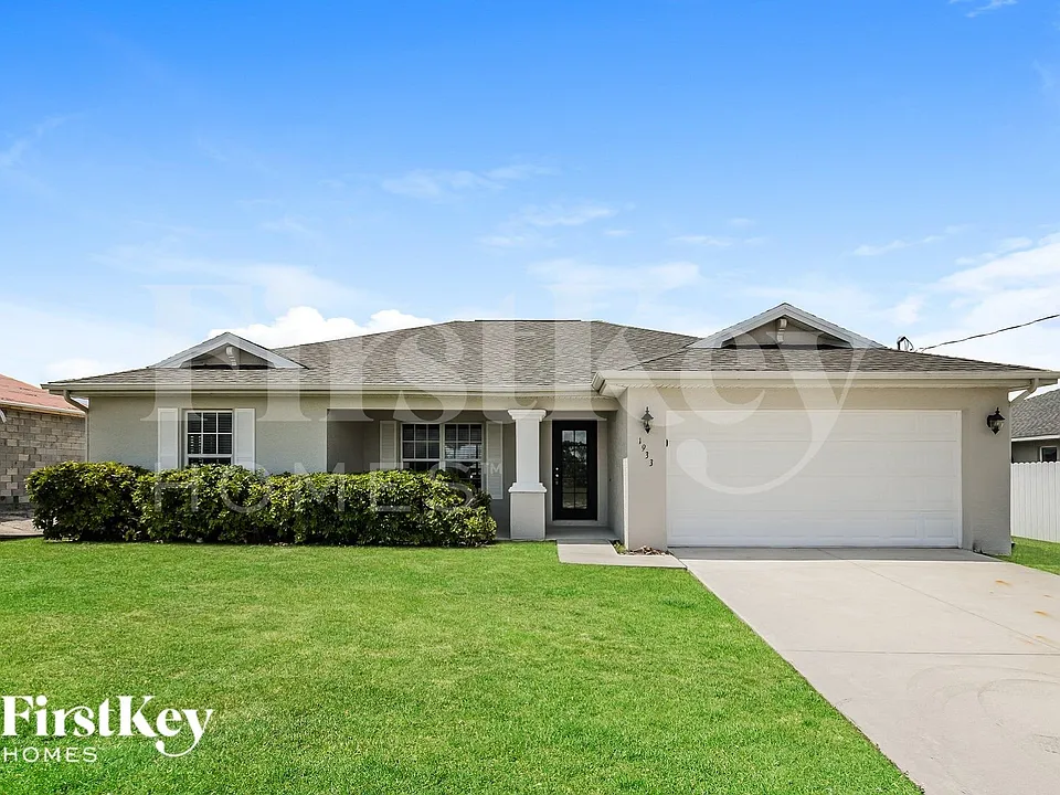 1933 NW 17th Ter