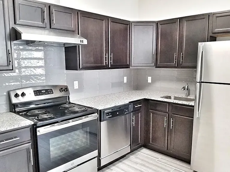 510 Hamilton — Photo 3