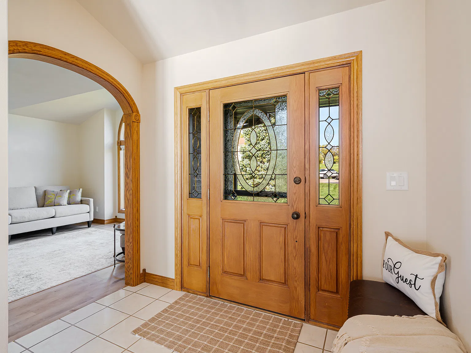 4 bed, 2.5 bath, 3501 sqft, $7,200 — Photo 3