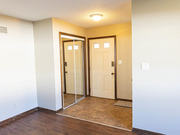 3rd image of 4006 Southlake Cir